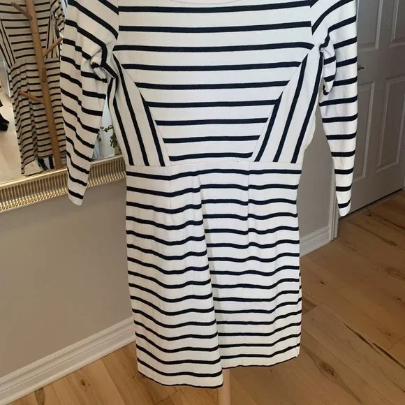 Dress - Picture 2 of 5